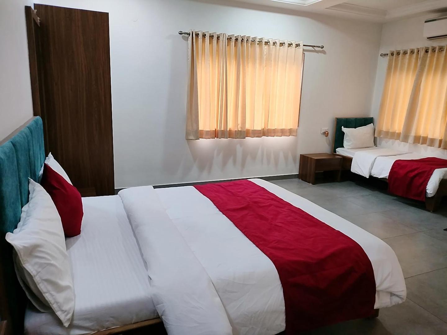 Golden Resort 이가트푸리 외부 사진