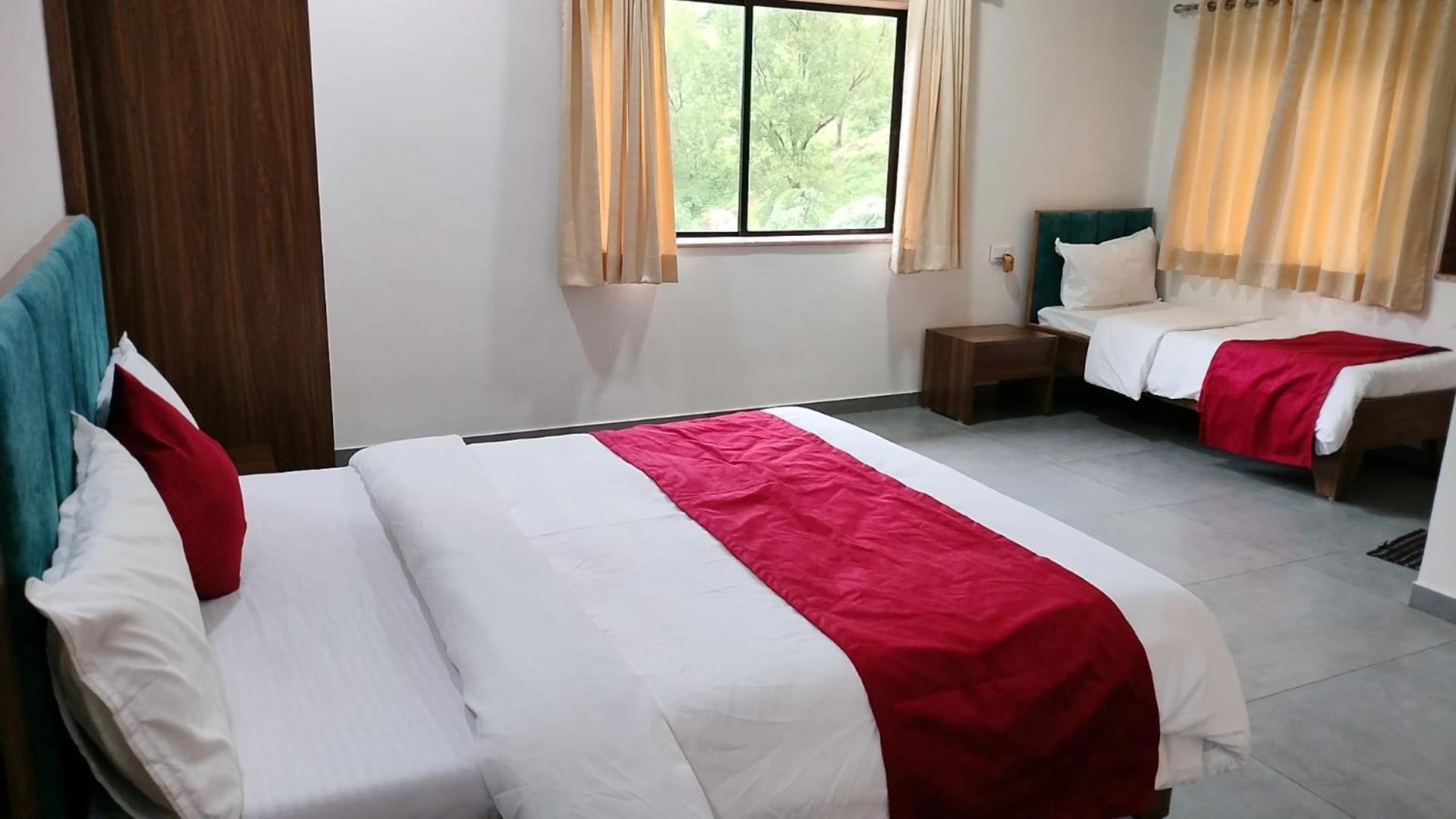 Golden Resort 이가트푸리 외부 사진